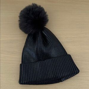 Women’s Metallic Black Pom-Pom Beanie